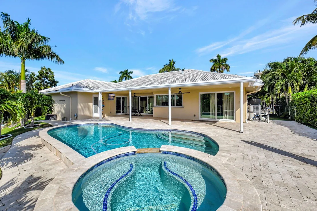 Photo of 850 Holly Lane