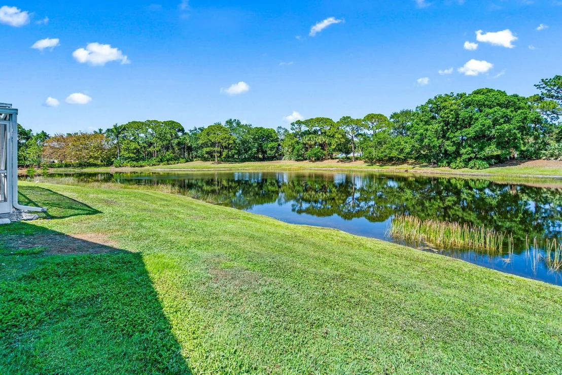 Photo of 18330 Lake Bend