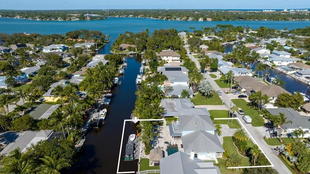 Photo of 916 Dolphin Drive