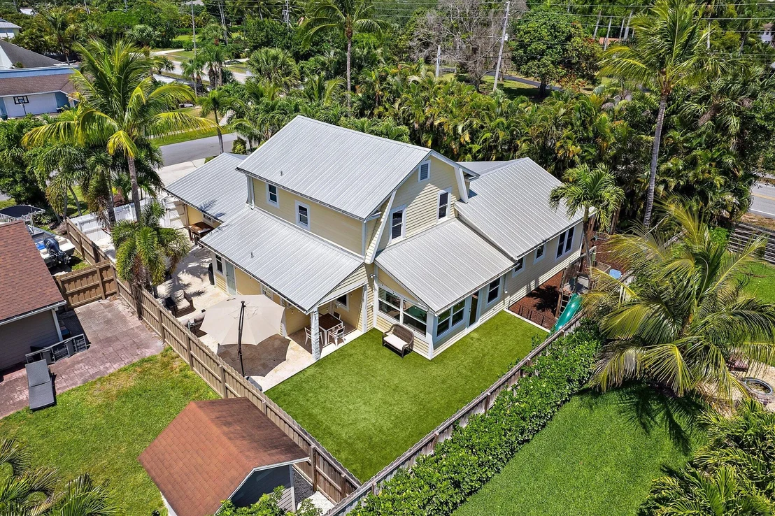 Photo of 715 Warren Drive