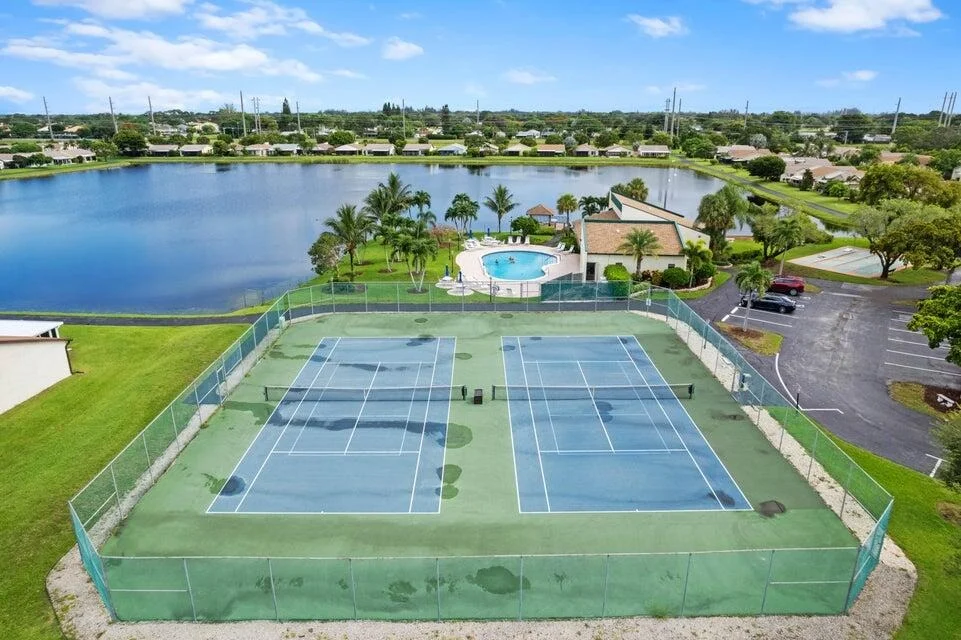Photo of 5304 Mirror Lakes Boulevard