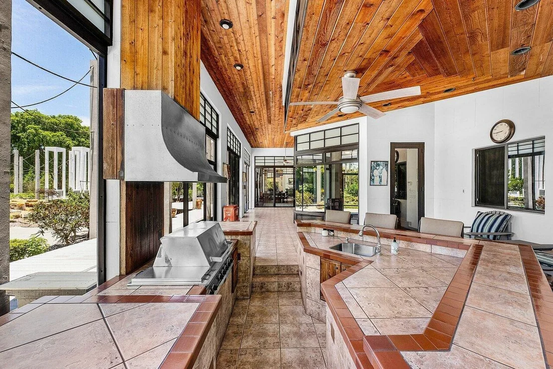 Photo of 8549 SURREY Lane