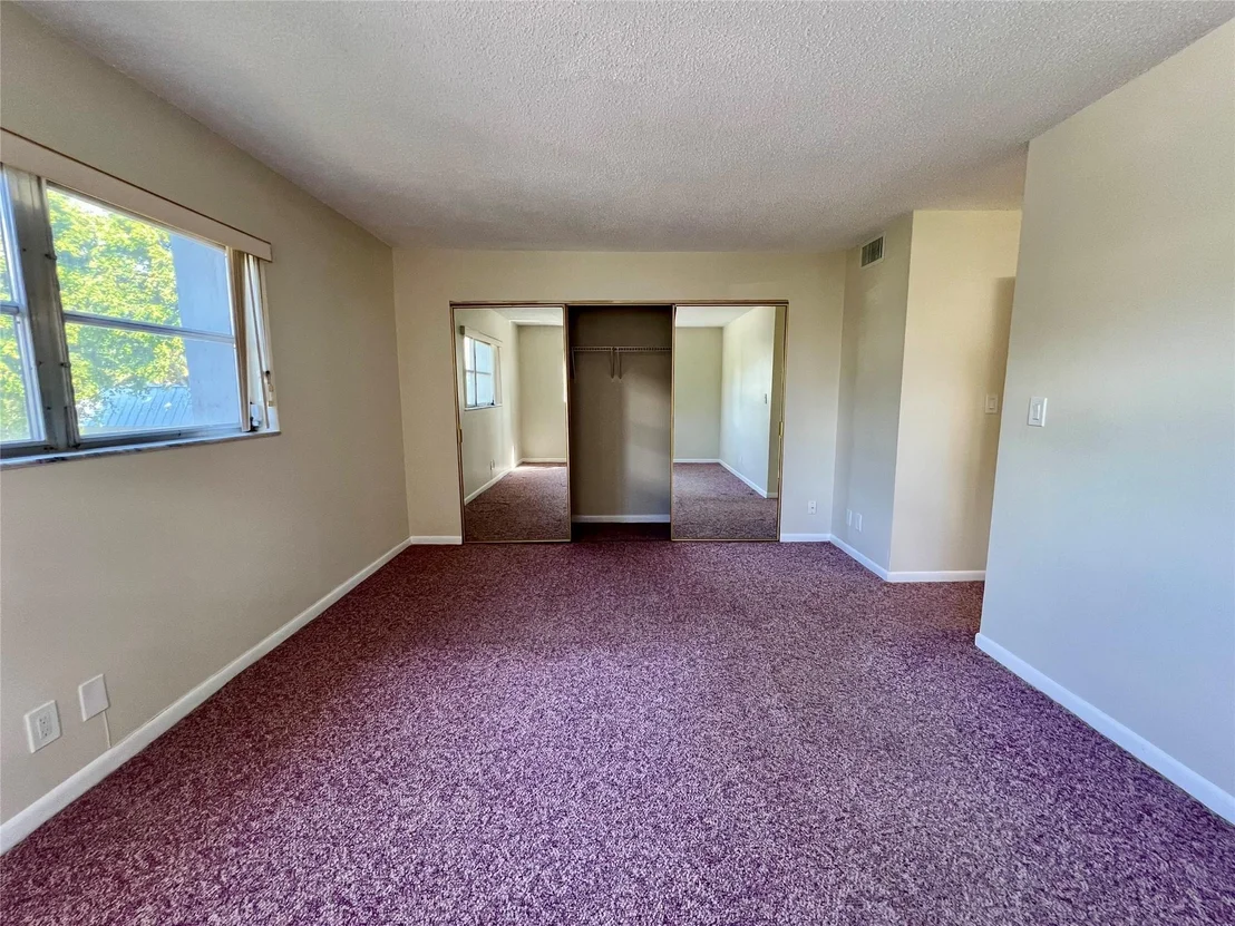 Photo of Unit 2011 at 3000 Riverside Drive