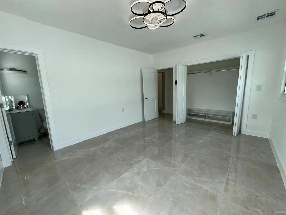 Photo of 418 Colonial Road