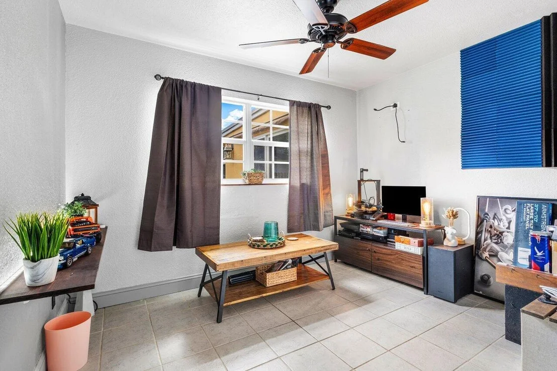 Photo of 403 W Whitney Drive