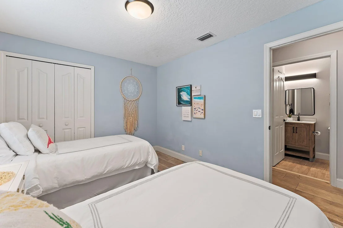Photo of 6310 Leslie Street