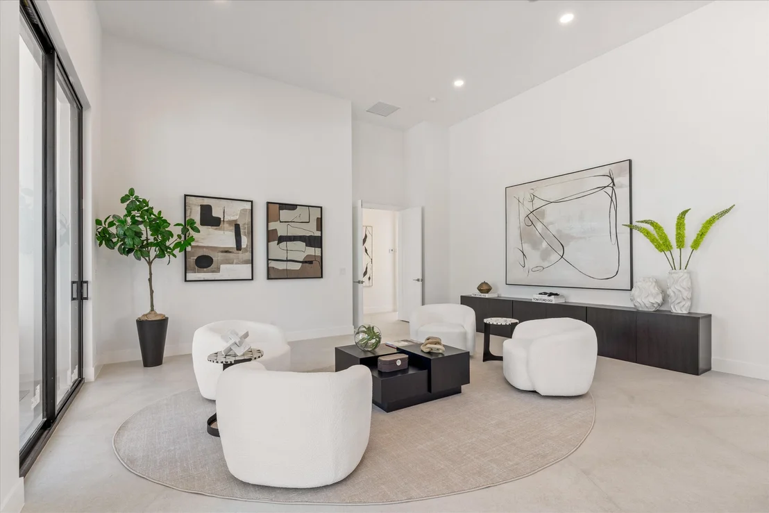 Photo of 2525 Seminole Circle