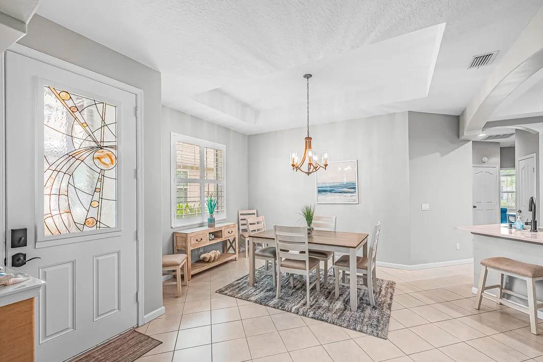 Photo of 590 NW Red Pine Way