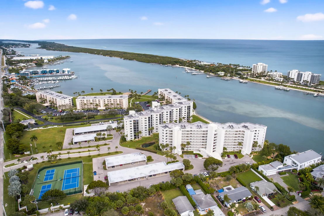 Photo of Unit 607 at 19800 Sandpointe Bay Drive