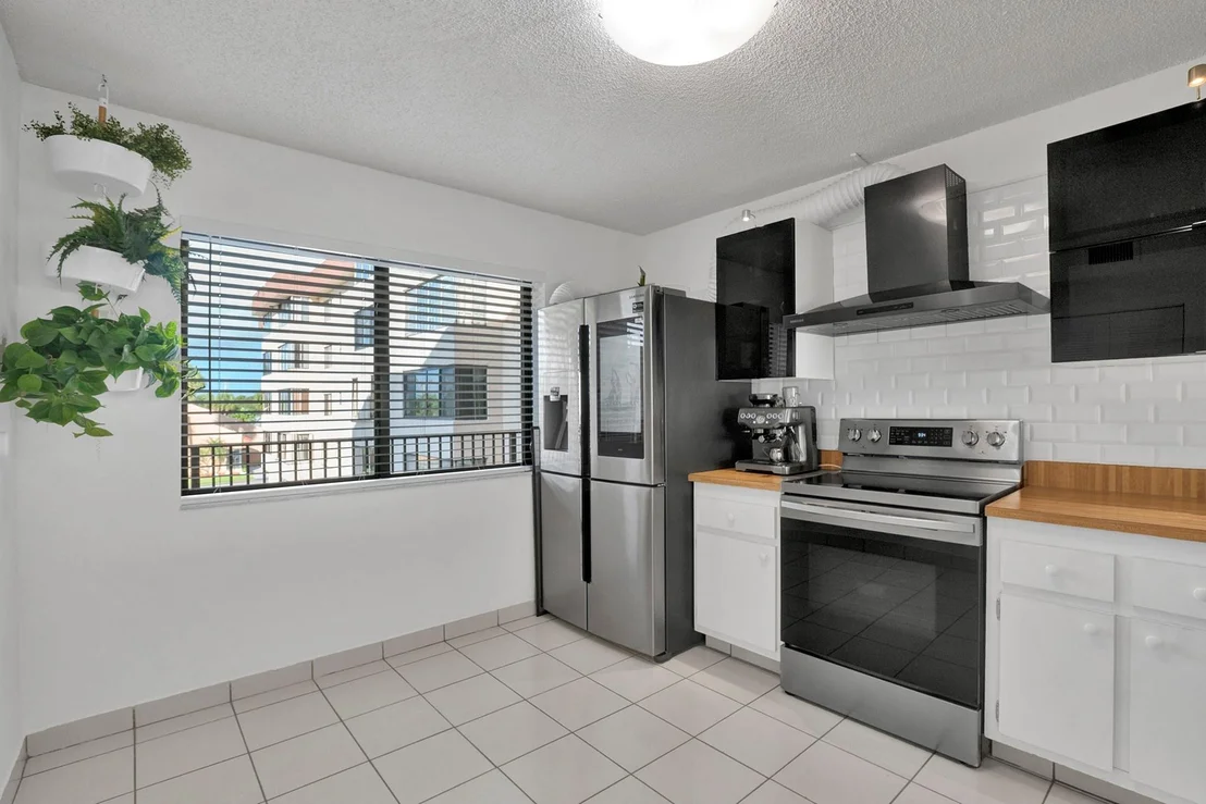 Photo of Unit 301 at 8000 Hampton Boulevard