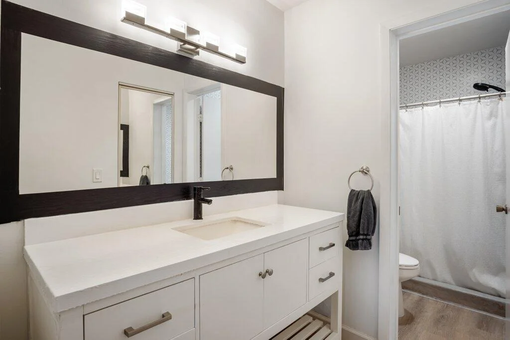 Photo of Unit B at 1402 Pinecrest Circle
