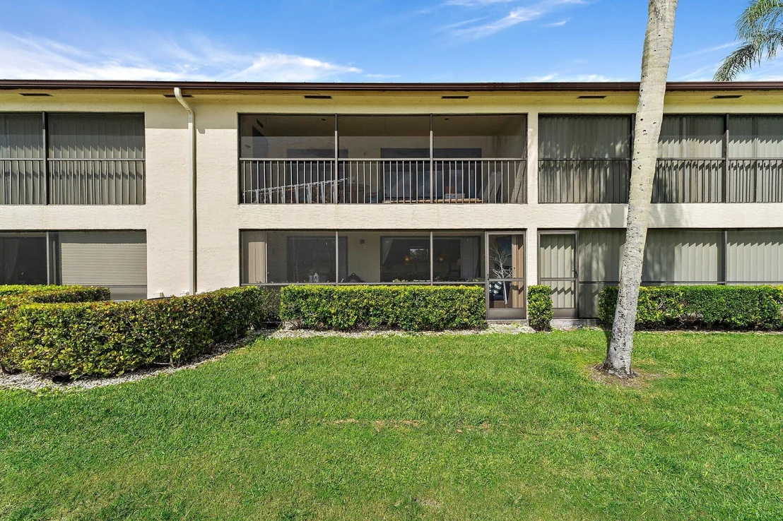 Photo of Unit B at 1201 Pinecrest Circle