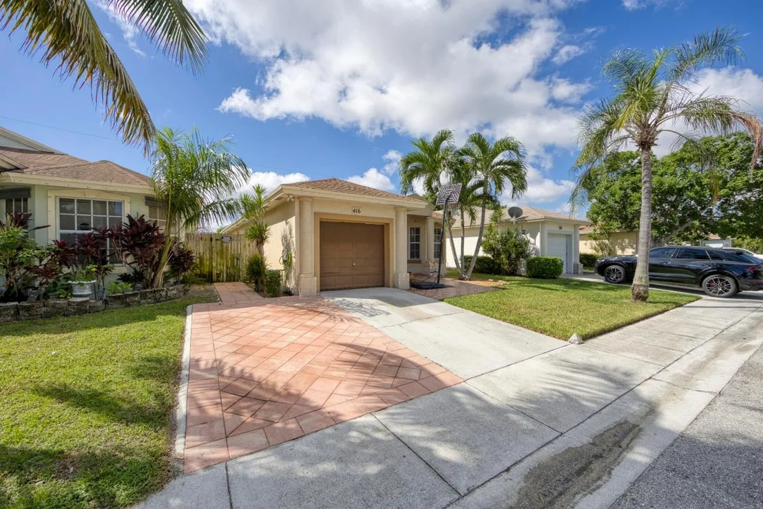 Photo of 416 Circle Drive S