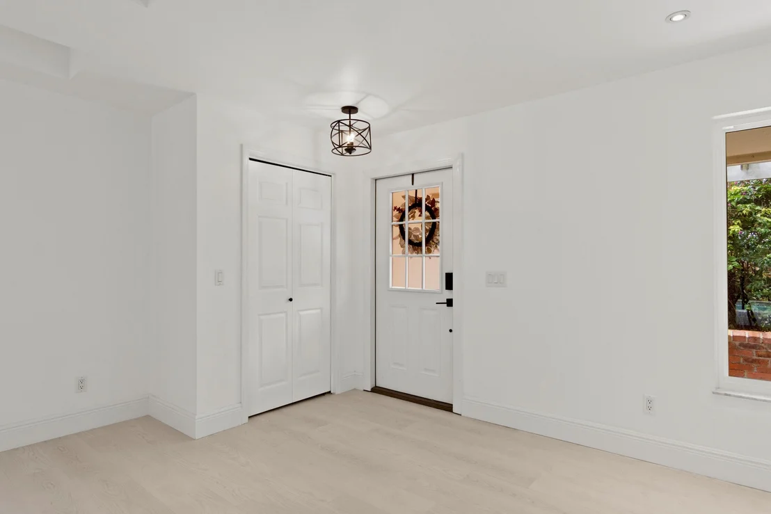 Photo of 1060 Clipper Road