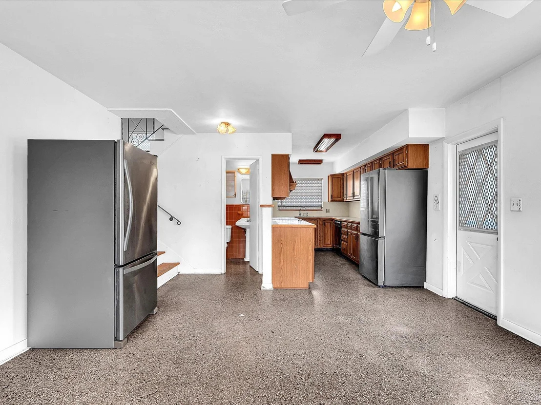 Photo of 702 S RIVERSIDE Drive