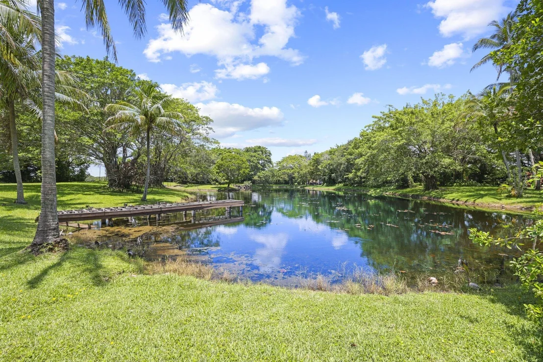 Photo of 6001 Le Lac Road