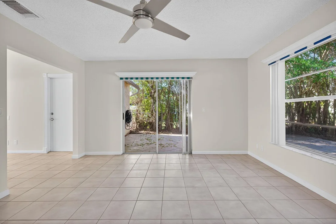 Photo of 130 Lakeside Circle