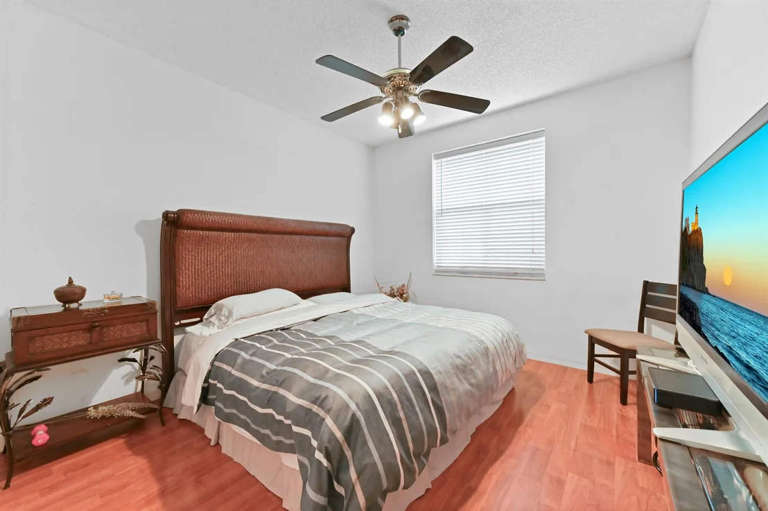 Photo of 9520 Lago Drive