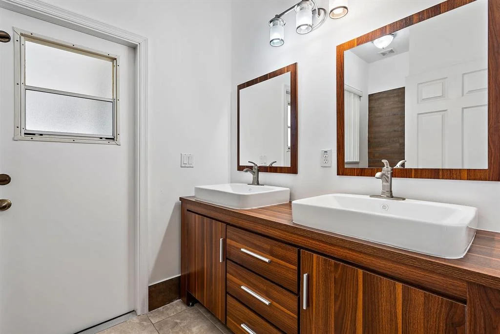 Photo of 228 Blackbird Lane