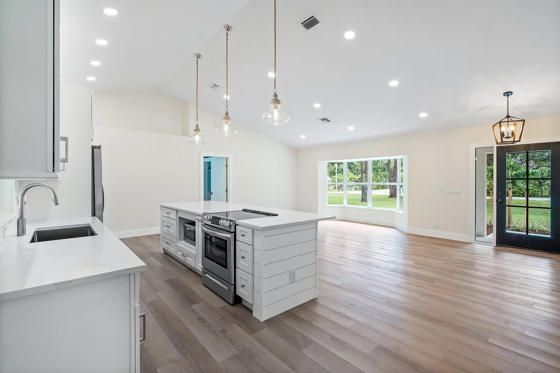 Photo of 13761 158th Street N