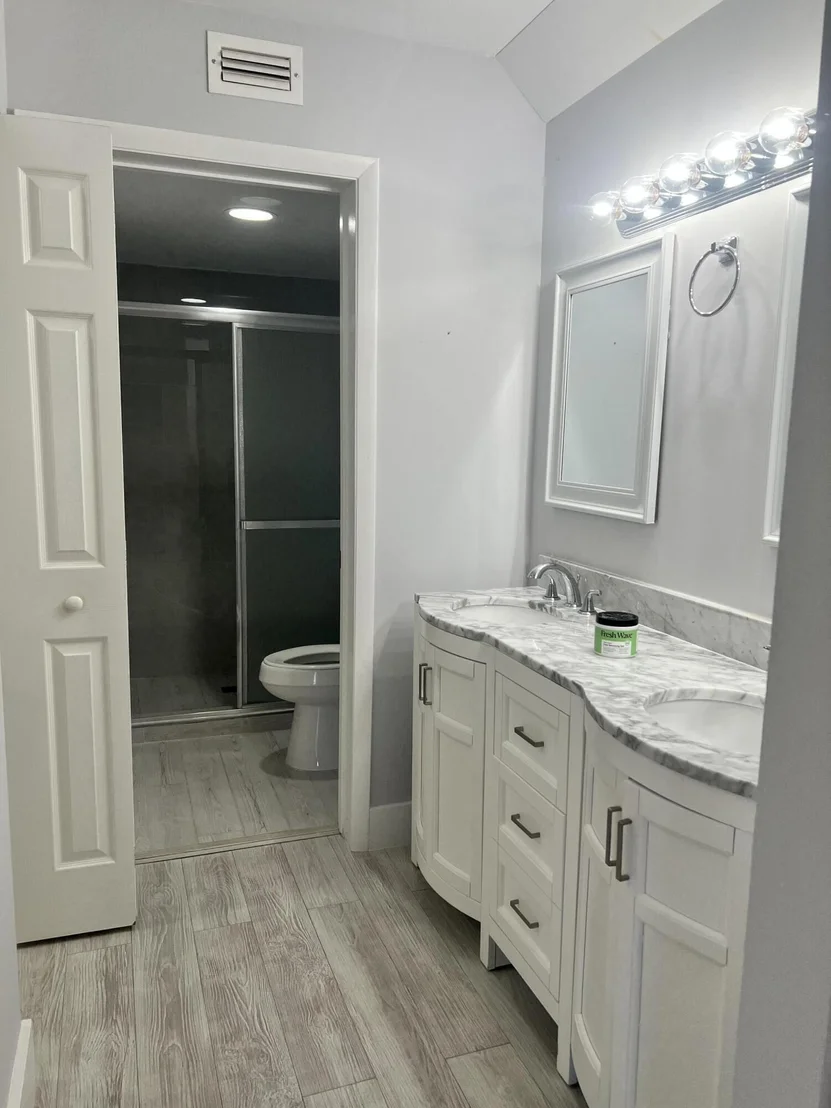 Photo of Unit C at 901 Pinecrest Circle