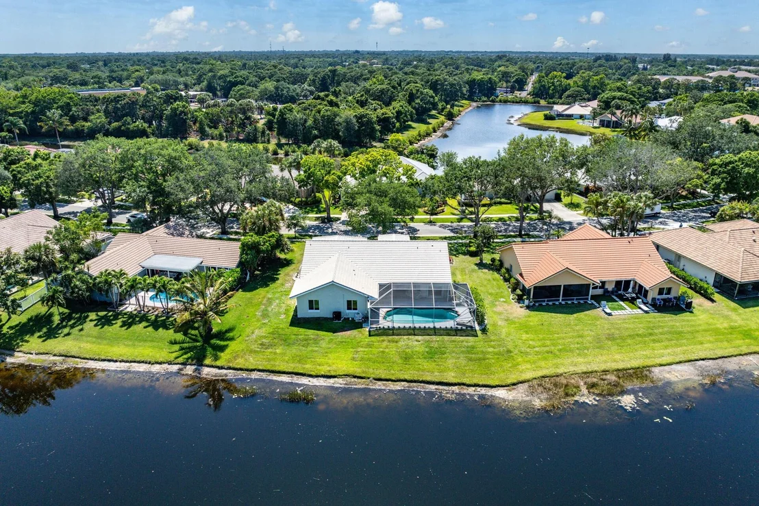 Photo of 18330 Lake Bend