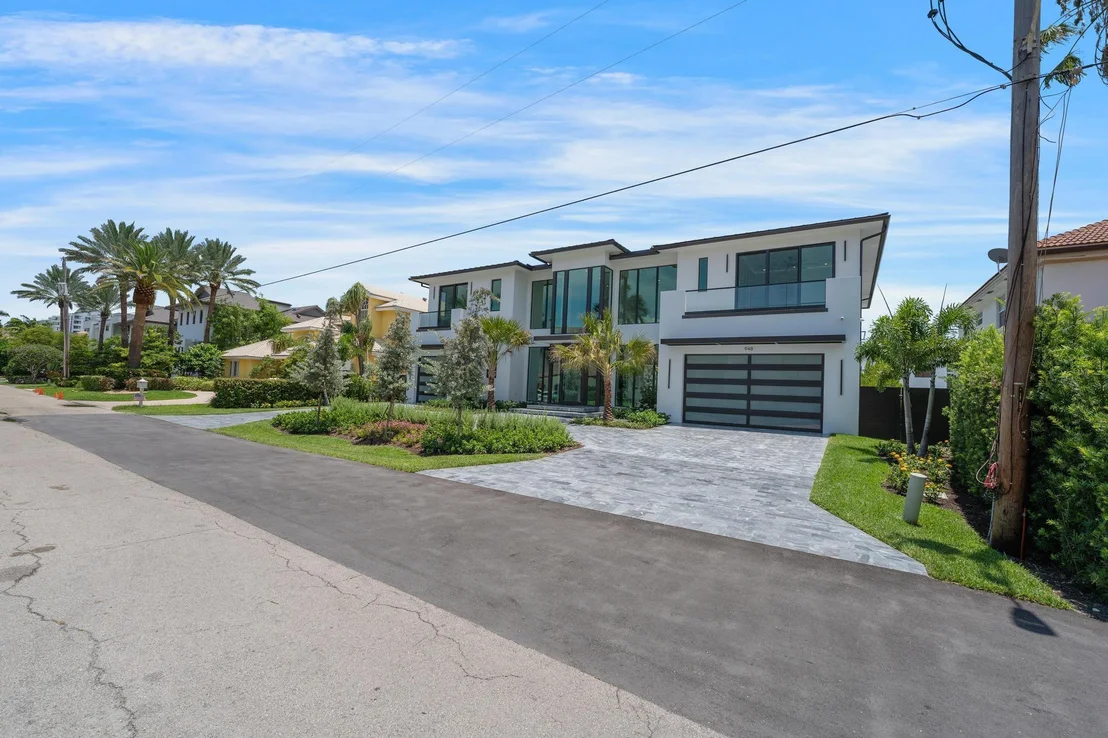 Photo of 948 Banyan Drive