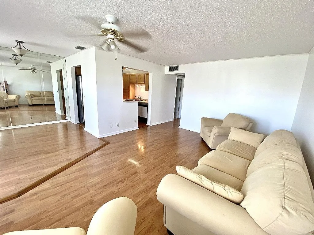 Photo of 374 Markham Q