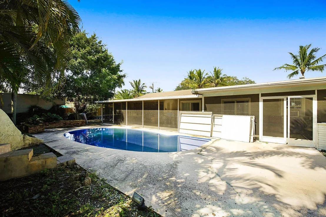 Photo of 391 W Riverside Drive