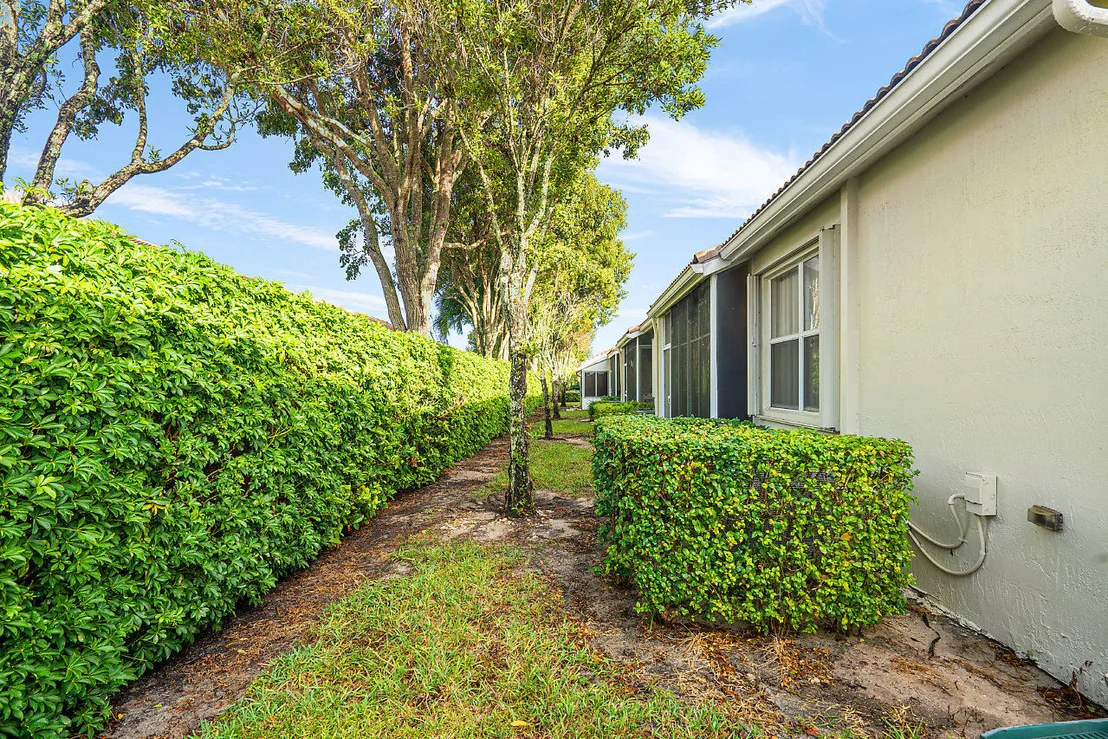Photo of 6253 Heliconia Road