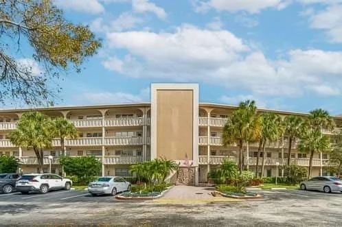 Photo of Unit C4 at 1901 Bermuda Circle