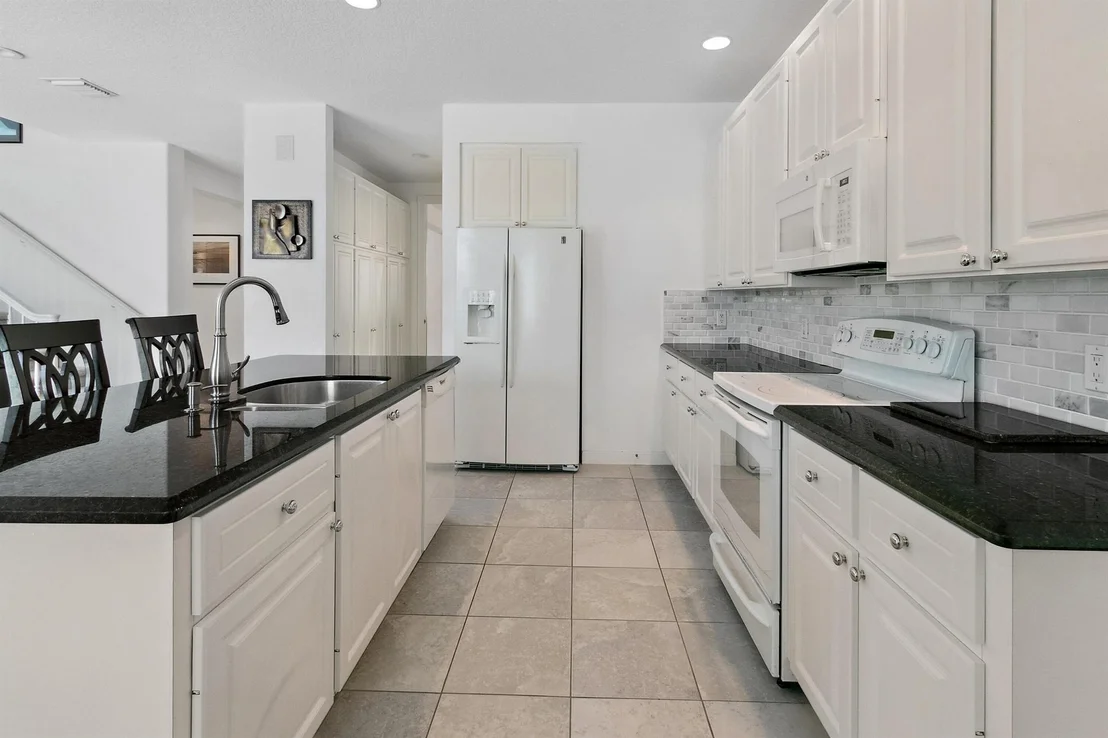 Photo of 2616 E Community Drive