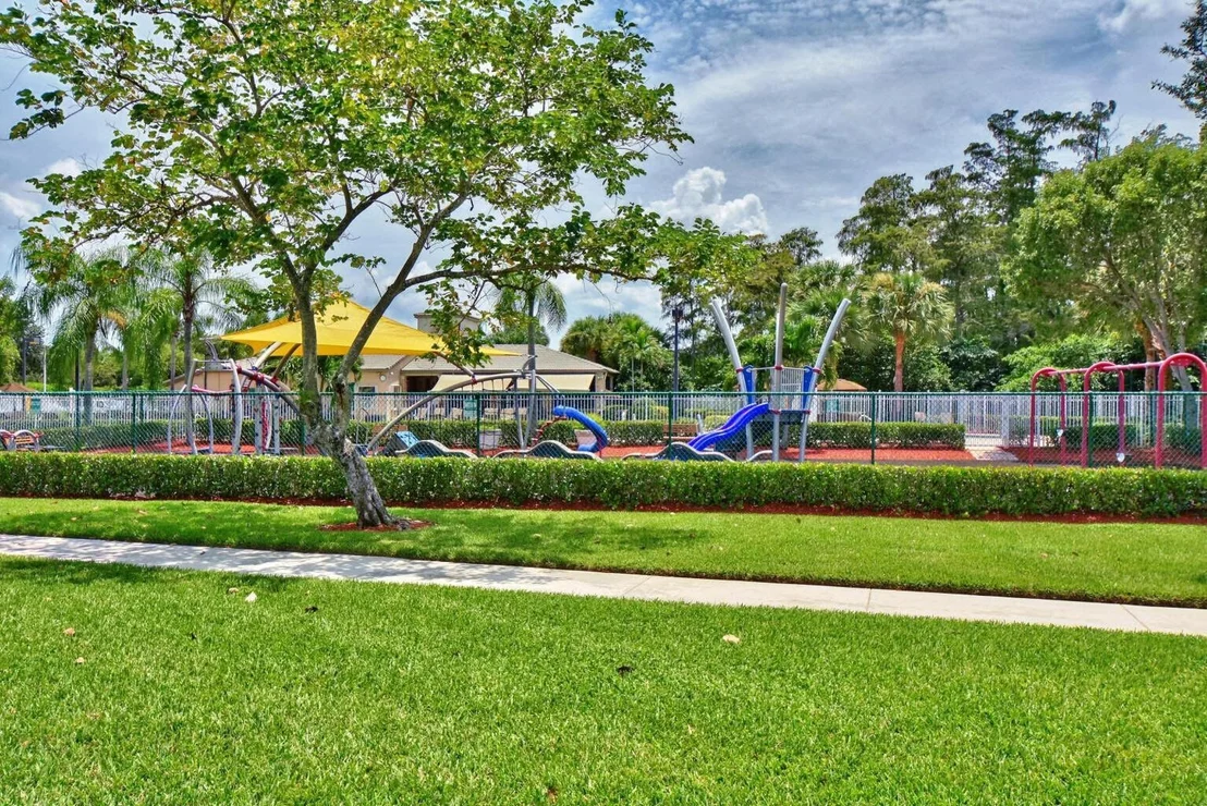 Photo of 7827 Oak Grove Circle