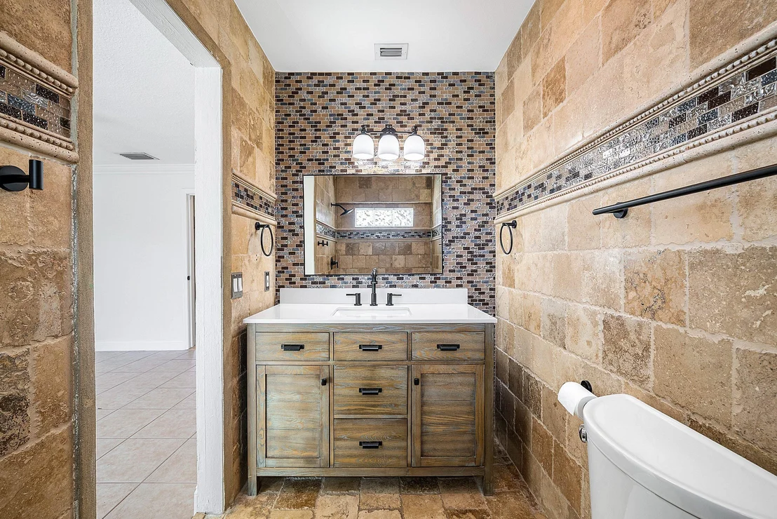 Photo of 1508 Cormorant Road