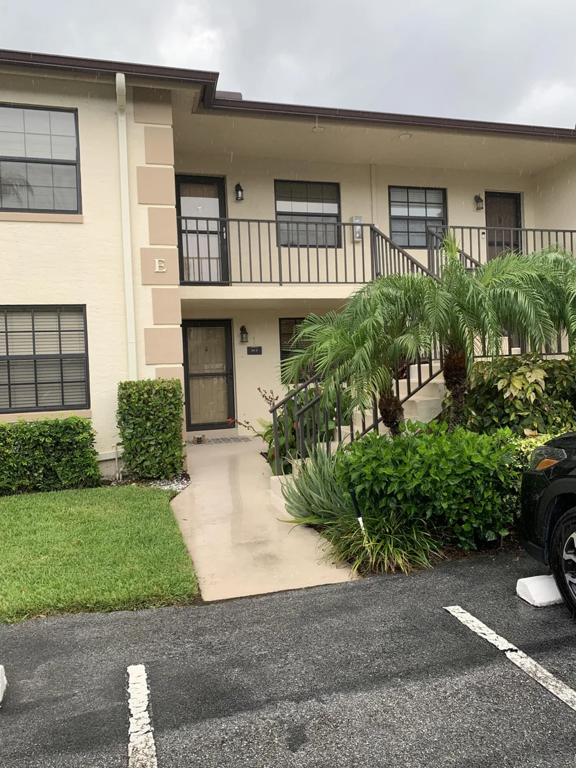 Photo of Unit E at 201 Pinecrest Circle