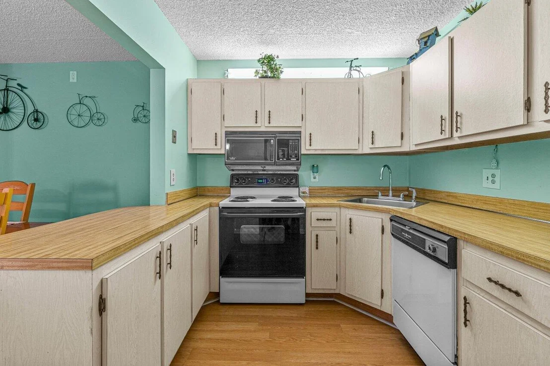 Photo of Unit D1 at 305 Pine Ridge Circle