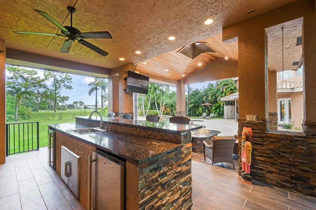 Photo of 352 Kingfisher Drive