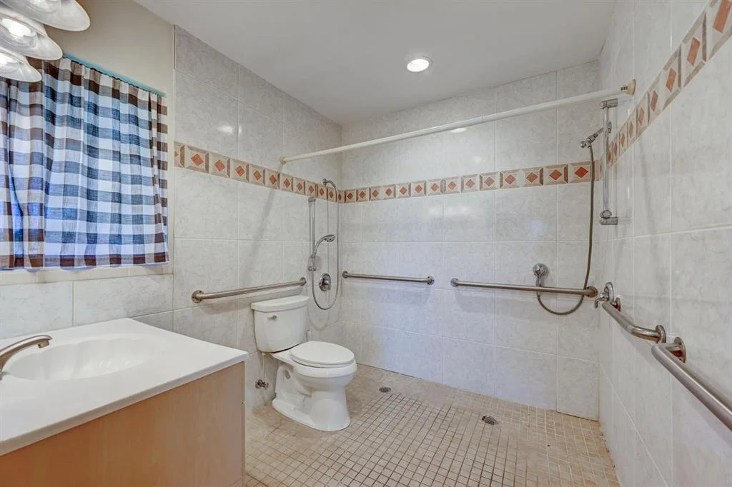 Photo of 333 Knob Hill Boulevard
