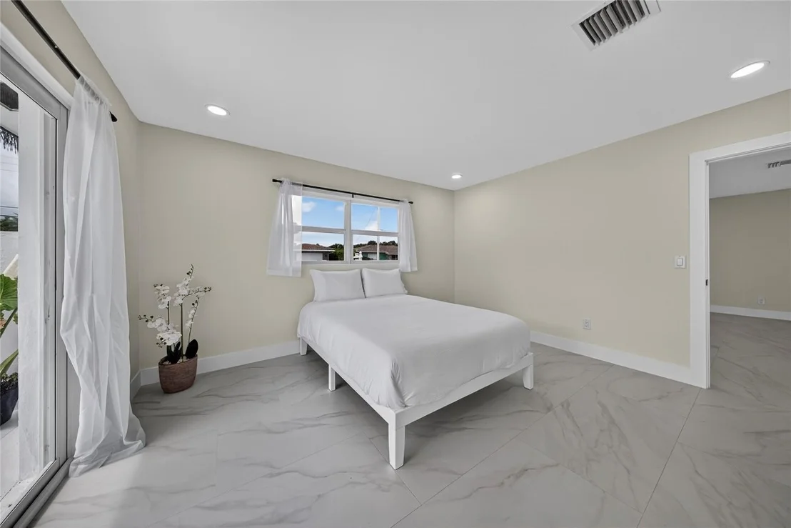 Photo of 230 SE 3rd Avenue