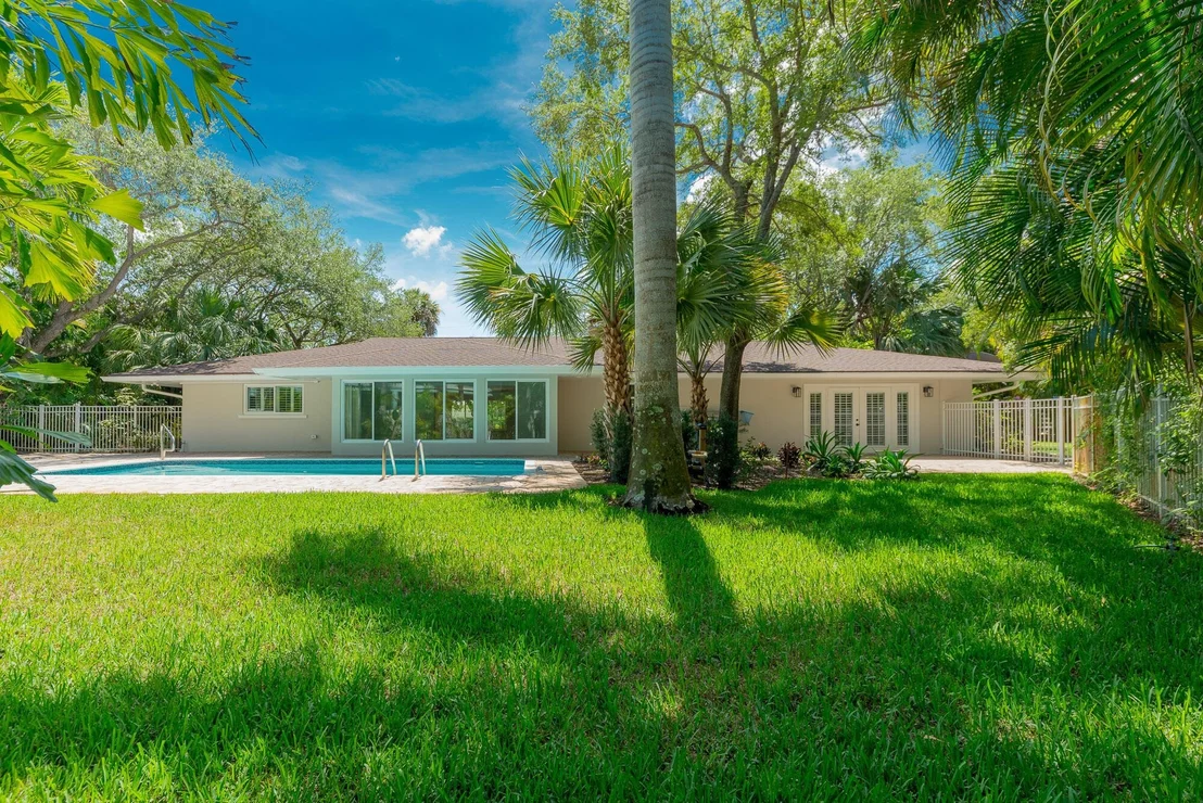 Photo of 614 SW Overlook Dr Drive
