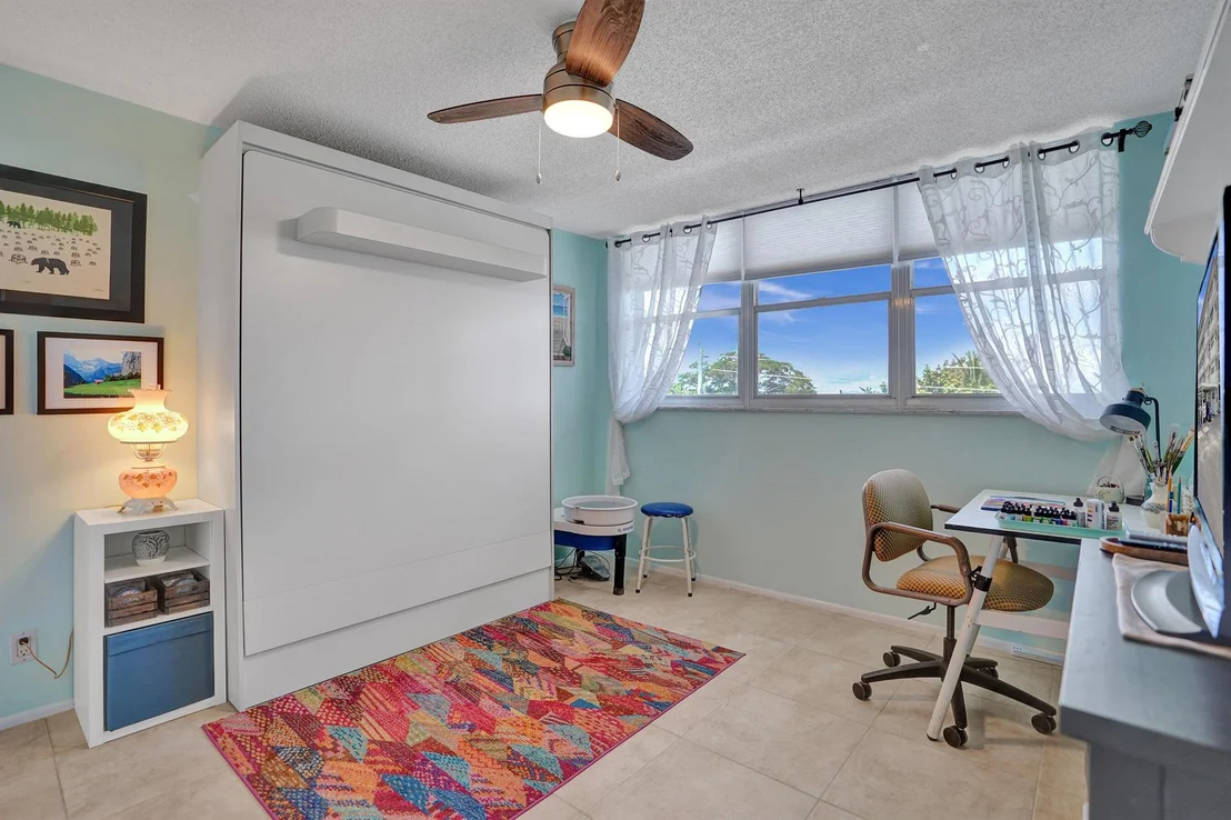 Photo of Unit UNIT405 at 2829 Florida Boulevard