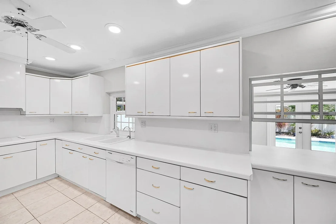 Photo of 2585 SE 6th Street