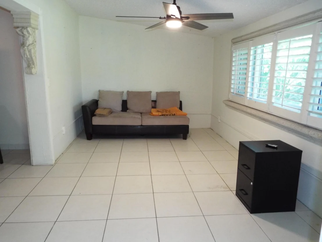 Photo of 490 SE 3rd Avenue