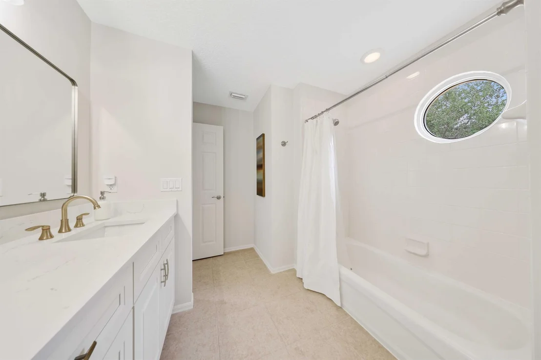 Photo of 560 Anchor Point