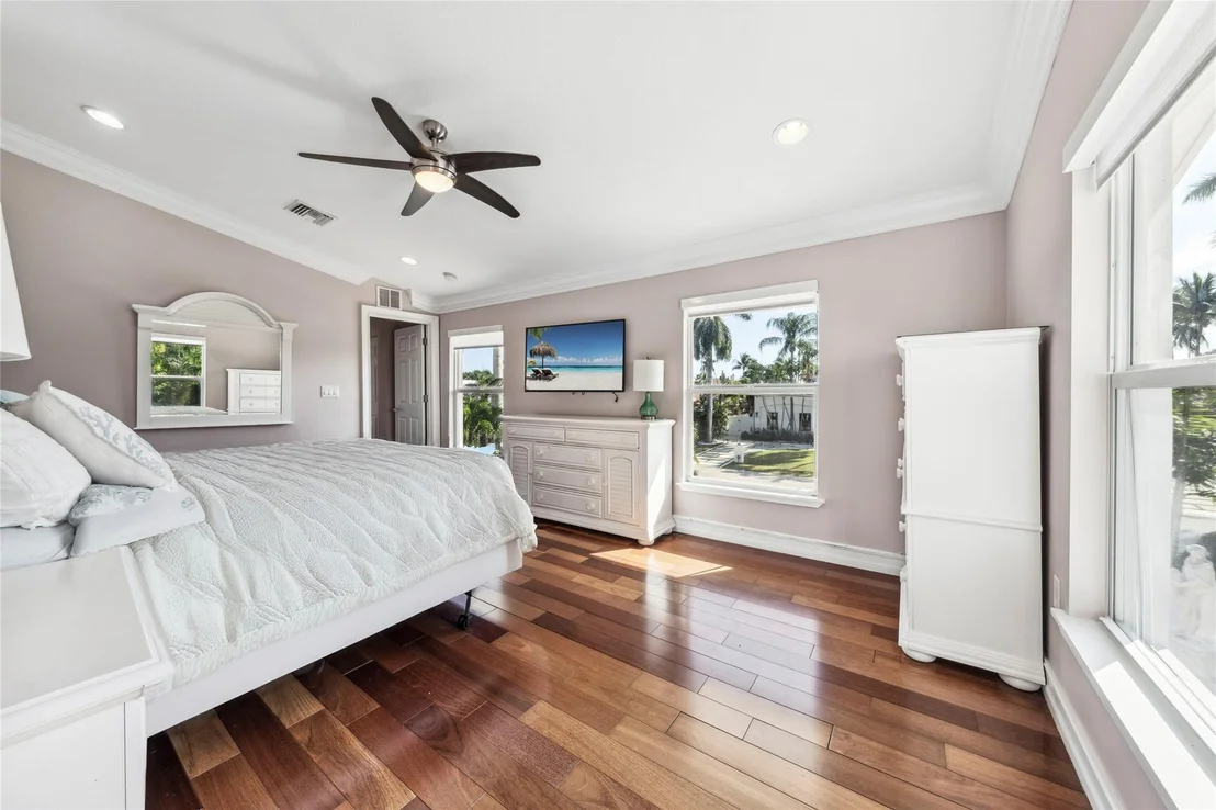 Photo of 2401 SE 8th Street