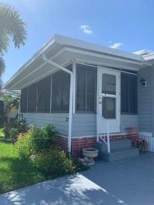 Photo of Unit 32 at 400 N A1a