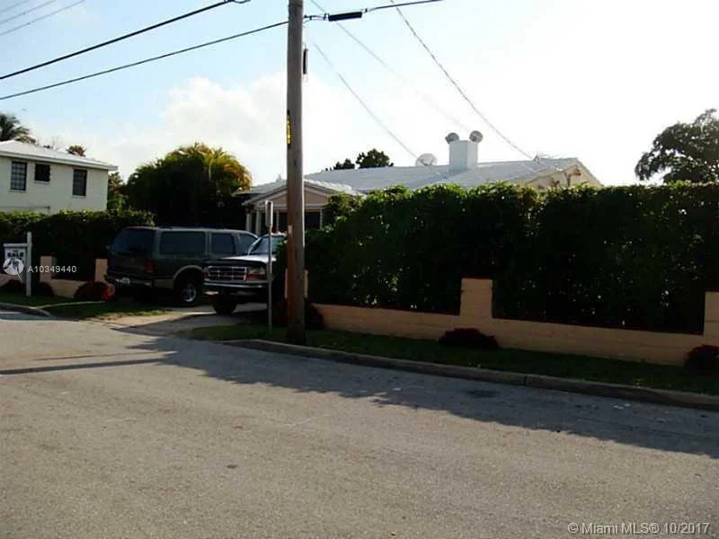 Photo of 9324 Abbott Avenue