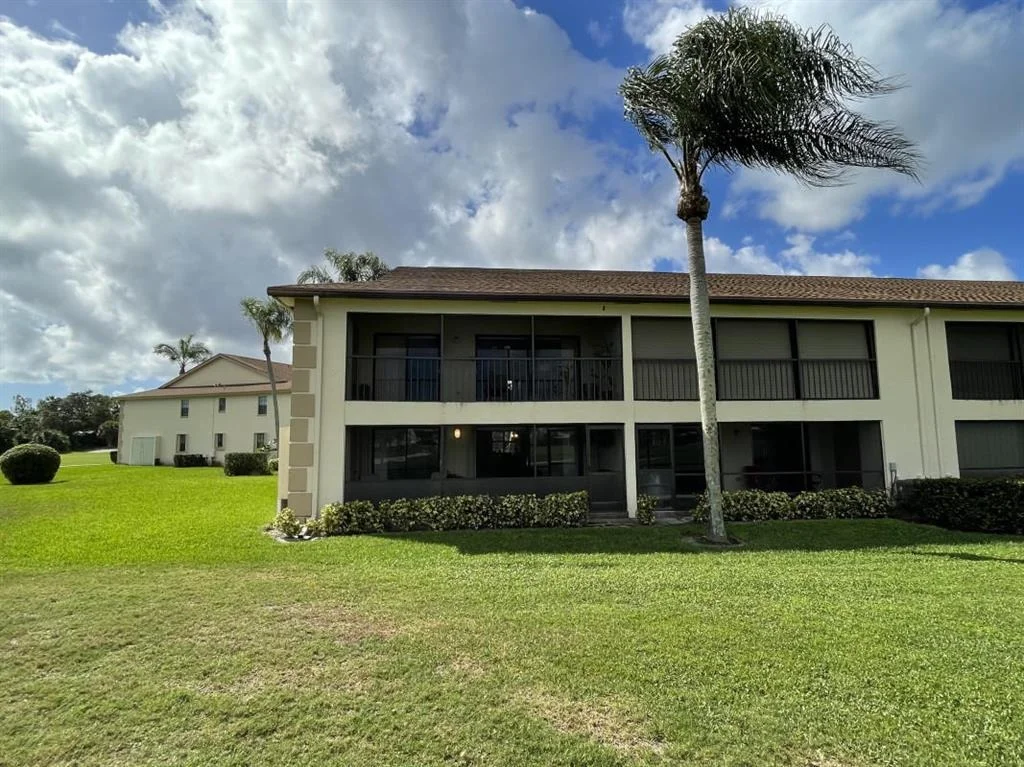 Photo of Unit F at 701 Pinecrest Circle