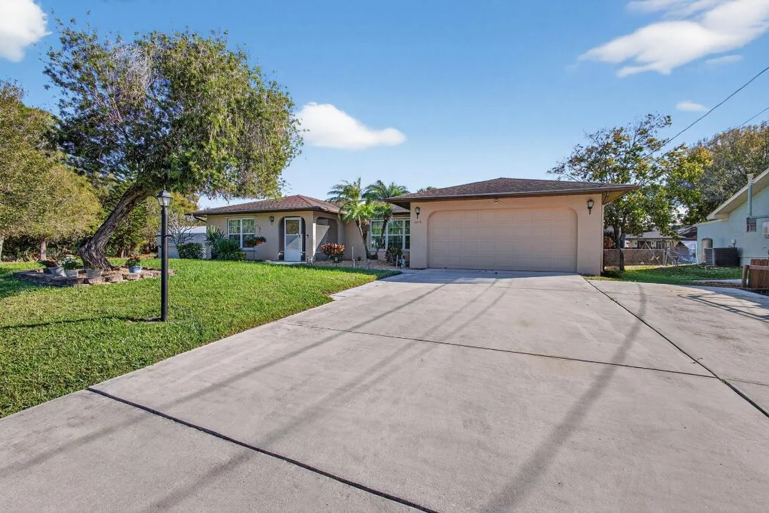Photo of 5216 Palm Drive
