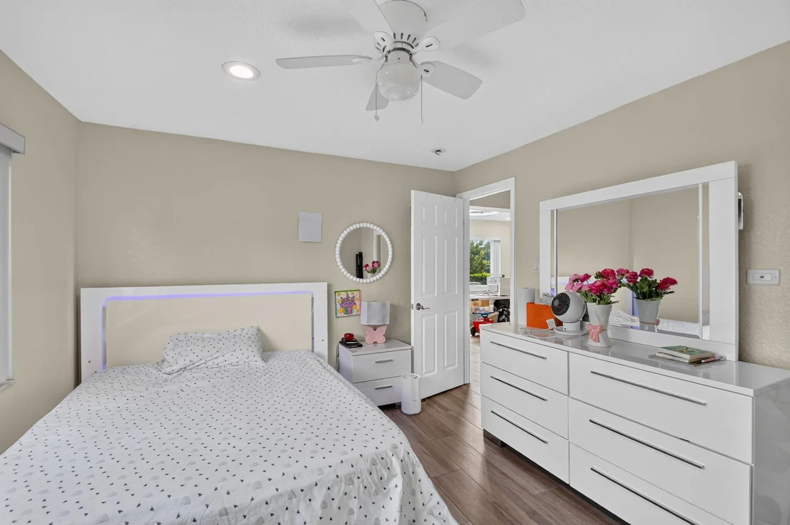 Photo of 7099 PINE MANOR Drive